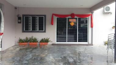 Bercham Vacation House