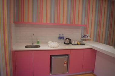 Iconic Suites & Pods Hotel