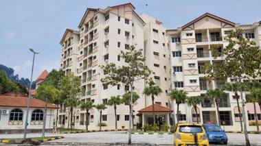 HUZANUR Homestay 1 km to Lost World of Tambun