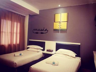 Hotel Zamburger Plaza Mahkota