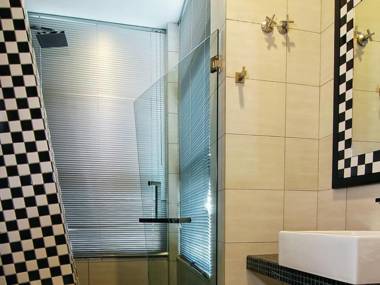 Courtyard At Heeren Boutique Hotel