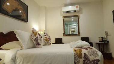 Heeren Straits Hotel