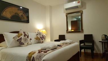 Heeren Straits Hotel