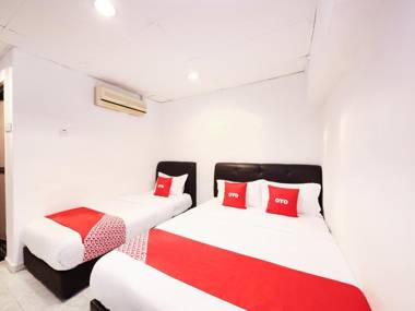 OYO 1132 Azimaju Guesthouse