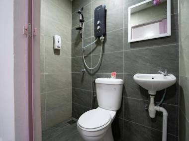 OYO 44093 Vrm Hotel