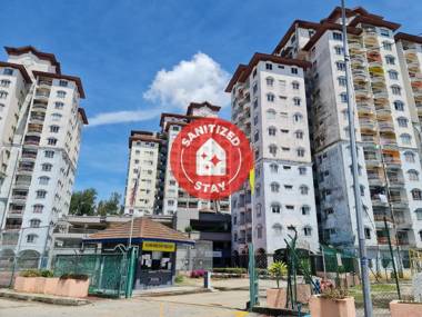 OYO Home 90398 Sunshine Bay Resort Port Dickson (private Condo)