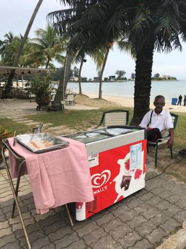 Mieqa@TheRegencyTanjungTuan (seafront unit)