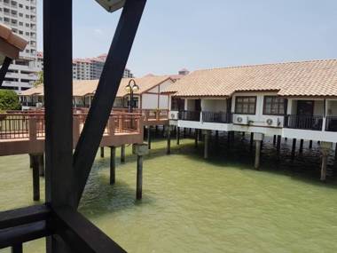 Crystal Private Water Chalet