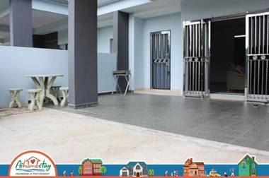 Pd Homestay Famille (near beach)