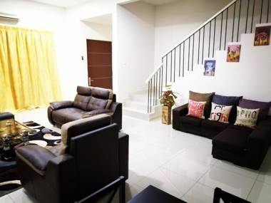 A&D Home-stay @Kota Warisan Sepang (KLIA 15 min)