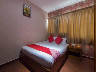 OYO 998 Queen City Hotel