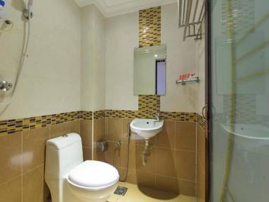 OYO 998 Queen City Hotel