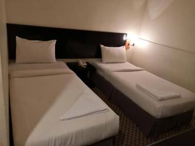 Hotel Sri Sutra PJ 222