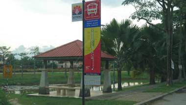 Moon Eleven Hostel Near Klia & Klia2