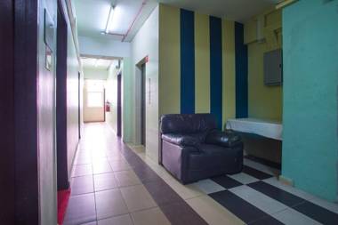 OYO 89363 Casavilla Hotel