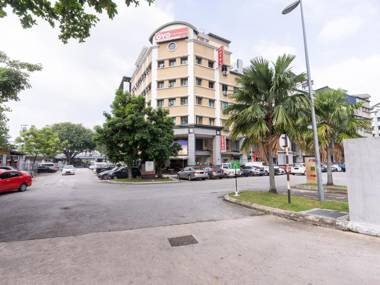 OYO 89717 Budget Star Hotel