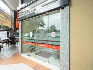 OYO 89717 Budget Star Hotel