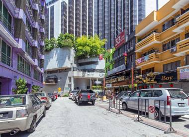 33 Star Hotel by The Sqwhere