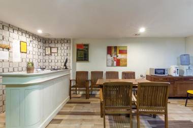 33 Star Hotel by The Sqwhere