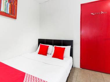 OYO 304 Zero Hour Hotel