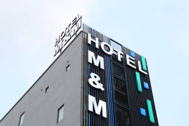 M&M Hotel