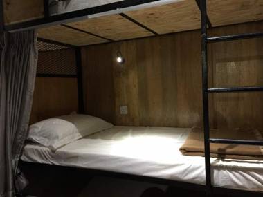 Leo Backpackers @ Central Market