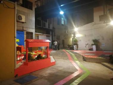 Leo Backpackers @ Central Market