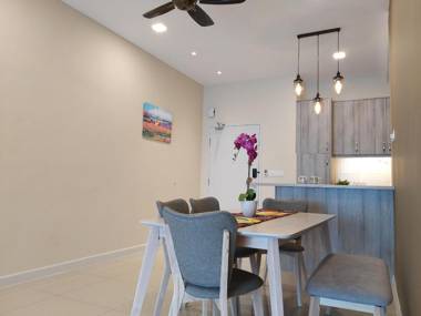 Southville Stay 2 @ Savanna Executive Suite