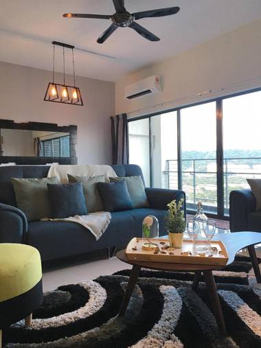 Puchong Setiawalk Penthouse with 14 pax big group