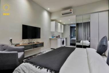 Expressionz Suites By iHost Global