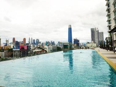 One Residences 4 pax 5 mins to MyTOWN