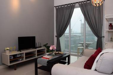 Romantic Home for Couples 5mins to Mid Valley mall