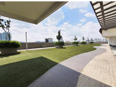 PJ Grand Sofo NETFLIX Wifi FREE parking 2pax