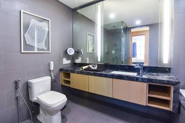 A Lux & Spacious Apt for 4 in KLCC