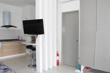 Comfort Zone Guesthouse #5 Free Movies