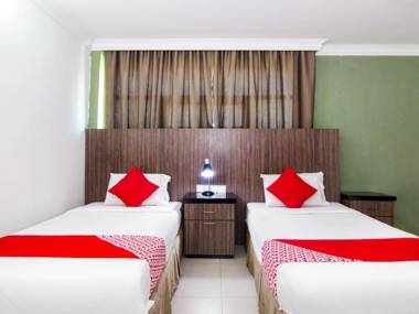 OYO 443 Crystal City Hotel