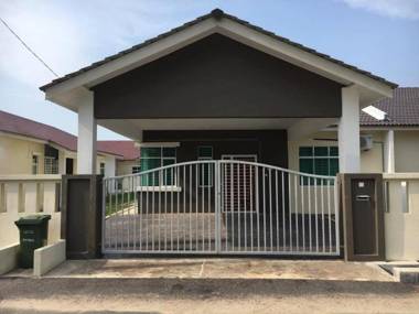 Ceri Merah Homestay