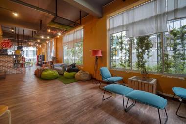 Snooze Too Hotel