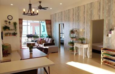 Spacious 4 Bedroom @ Secret Garden Night market