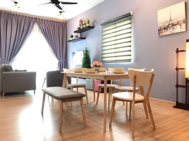 Leo's Home Stay @QUINTET (Wi-Fi Ready)