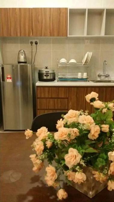 Golden Hill 1 Room Apt at Night Market