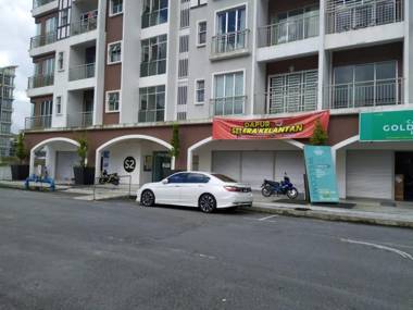 Holiday Heritage Hill