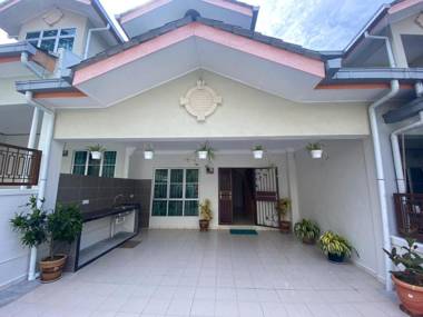 HILLVIEW HOMESTAY