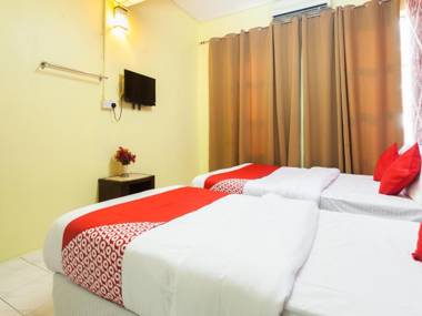 OYO 796 Jr Hotel