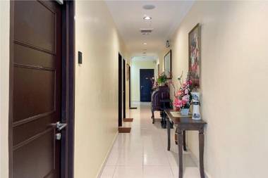 OYO 90369 Grand Safari Hotel