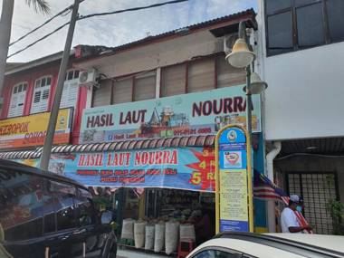 OYO Home 90402 Lumut Guest House
