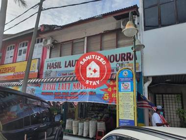 OYO Home 90402 Lumut Guest House