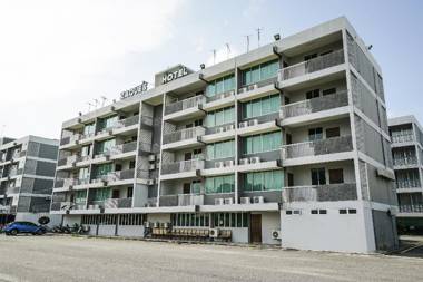 Capital O 90490 Zaques Hotel 