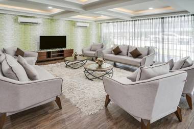 Capital O 90490 Zaques Hotel 