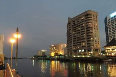 Riverbank Suites